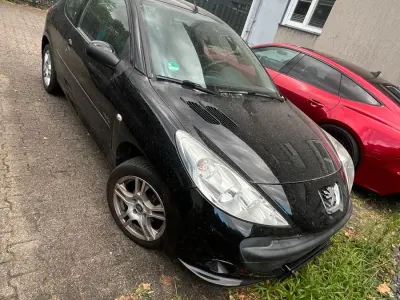 Gebraucht Peugeot 206+ 60 PS (44 kW) 2011 Schwarz Kleinwagen