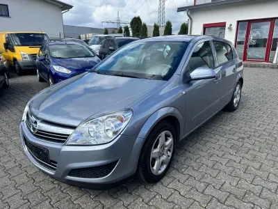 Używany Opel Astra Edition 90 KM (66 kW) 2007 Srebrny Sedan/Limuzyna