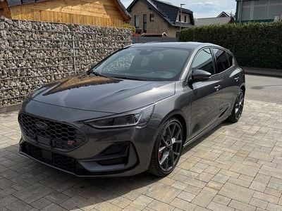Usata Ford Focus ST 280 CV (205 kW) 2024 Grigio Berlina