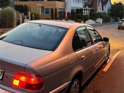 BMW 523