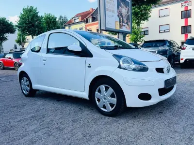 Gebraucht Toyota Aygo Cool 68 PS (50 kW) 2010 Weiß Kleinwagen