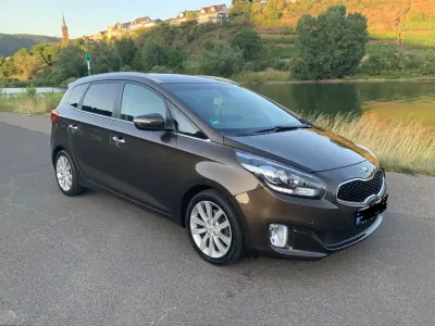 Gebraucht Kia Carens DREAM-TEAM Edition 141 PS (103 kW) 2016 Braun Van / Kleinbus