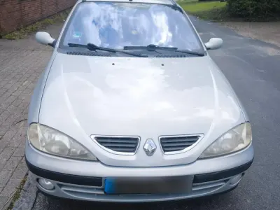 Gebraucht Renault Mégane 107 PS (78 kW) 2001 Grau Limousine
