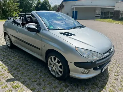 Gebraucht Peugeot 206 CC 136 PS (100 kW) 2002 Silber Cabrio