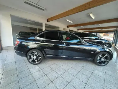 Gebraucht Mercedes C320 223 PS (164 kW) 2009 Schwarz Limousine