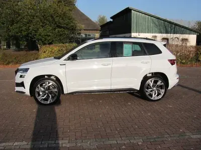 Nowe Skoda Karoq SportLine 150 KM (110 kW) 2025 Biały SUV