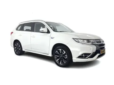 Gebraucht Mitsubishi Outlander P-HEV Edition 203 PS (149 kW) 2015 Weiß SUV