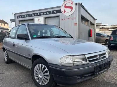 Gebraucht Opel Astra 71 PS (52 kW) 1993 Silber Limousine