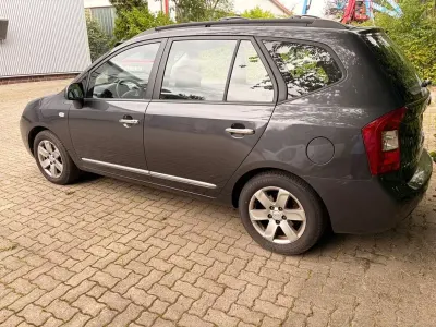 Gebraucht Kia Carens 144 PS (105 kW) 2008 Grau Van / Kleinbus