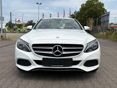 Gebraucht Mercedes C180 Avantgarde 156 PS (114 kW) 2016 Weiß Limousine