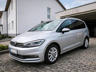 Gebraucht VW Touran Comfortline 150 PS (110 kW) 2016 Van / Kleinbus