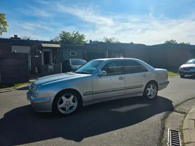 Second-hand Mercedes E200 163 CP (119 kW) 2001 Argintiu Berlinǎ