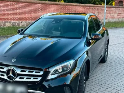 Gebraucht Mercedes GLA250 211 PS (155 kW) 2017 Schwarz SUV