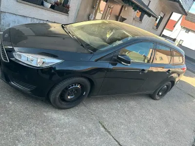 Käytetty Ford Focus 105 HP (77 kW) 2016 Musta Farmari