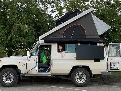 Weiß Gebraucht 2022 Toyota Land Cruiser Van / Kleinbus | 80.000 €