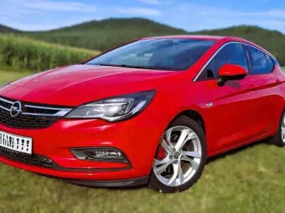Używany Opel Astra Innovation 200 KM (147 kW) 2016 Czerwony Sedan/Limuzyna