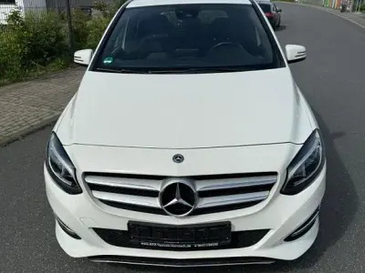 Gebraucht Mercedes B180 122 PS (89 kW) 2018 Weiß Kleinwagen