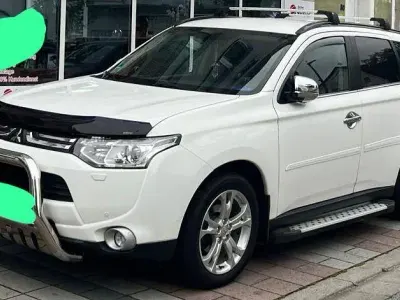 Gebraucht Mitsubishi Outlander 156 PS (114 kW) 2013 Weiß SUV