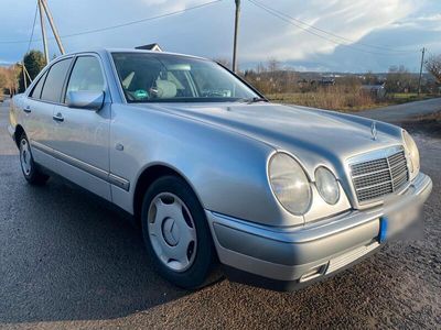 Mercedes E200