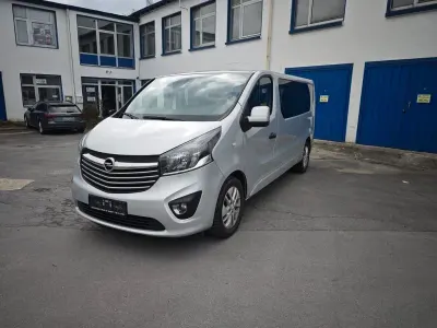 Usata Opel Vivaro 125 CV (91 kW) 2016 Argento Monovolume