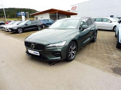 Gebraucht Volvo V60 Plus 197 PS (144 kW) 2025 Forest lake / metallic Kombi
