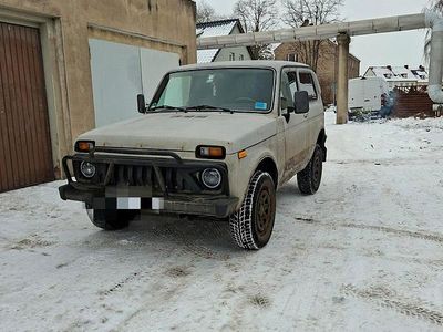Grau Gebraucht 2002 Lada niva SUV | 6.500 €