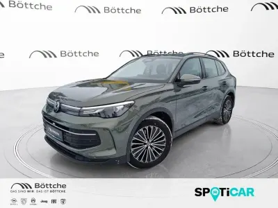 Gebraucht VW Tiguan Life 150 PS (110 kW) 2024 Cipressinogrün metallic SUV