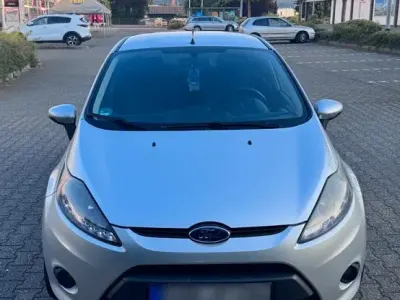 Gebraucht Ford Fiesta 82 PS (60 kW) 2012 Silber Kleinwagen