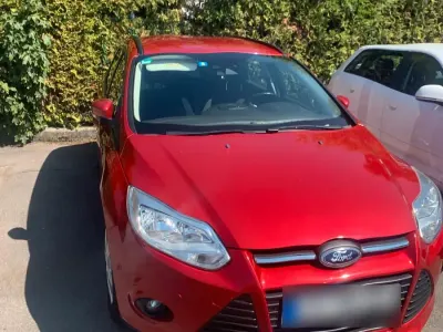 Gebraucht Ford Focus 100 PS (73 kW) 2014 Rot Kombi