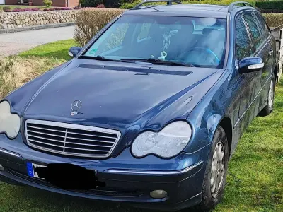Second-hand Mercedes C200 Avantgarde 163 CP (119 kW) 2002 Albastru Break