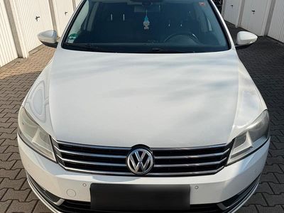 Gebraucht VW Passat 140 PS (102 kW) 2011 Weiß Kombi