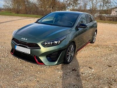 Grün Gebraucht 2024 Kia ProCeed Limousine | 33.499 € (Etwas zu teuer)
