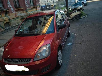 Gebraucht Ford Fiesta 80 PS (58 kW) 2007 Rot Kleinwagen