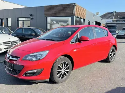 Gebraucht Opel Astra Selection 116 PS (85 kW) 2015 Rot Limousine