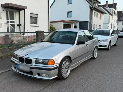 Używany BMW 320 150 KM (110 kW) 1993 Srebrny Sedan/Limuzyna
