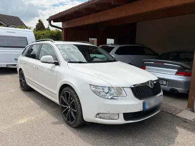 Używany Skoda Superb 260 KM (191 kW) 2011 Biały Kombi