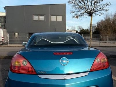 Second-hand Opel Tigra 123 CP (90 kW) 2007 Albastru Cabrio