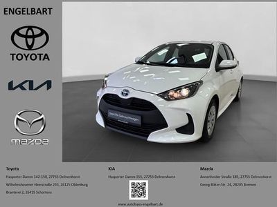 Pure) white ii (weiss Gebraucht 2023 Toyota Yaris Hybrid Comfort Kleinwagen | 18.990 € (Guter Preis)