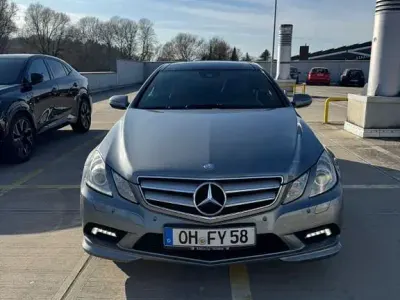 Gebraucht Mercedes E350 AMG line 231 PS (169 kW) 2009 Silber Coupé
