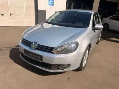 Gebraucht VW Golf VI Team 105 PS (77 kW) 2011 Reflexsilber metallic Kleinwagen