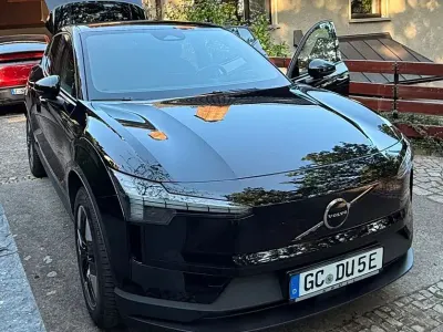 Gebraucht Volvo EX30 Core 200 kW (272 PS) 2024 Schwarz SUV