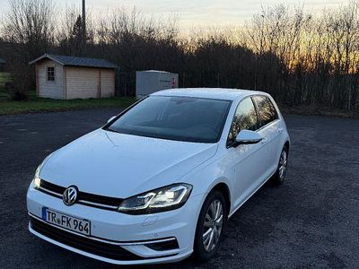 Gebraucht VW Golf VII Sound 86 PS (63 kW) 2017 Weiß Limousine