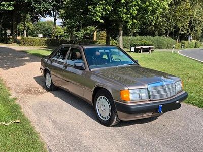 Usata Mercedes 190 122 CV (89 kW) 1990 Marrone Berlina