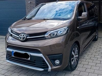 Gebraucht Toyota Proace 177 PS (130 kW) 2018 Braun Van / Kleinbus