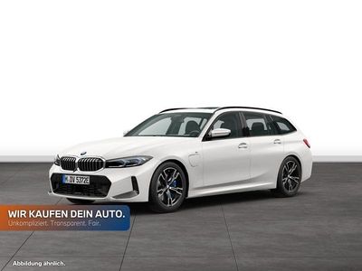 Gebraucht BMW 330e Comfort Edition 292 PS (214 kW) 2025 Mineralweiß metallic Kombi