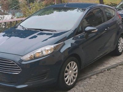 gebraucht Ford Fiesta 1.2l - Bj 2015 in blau 96t km