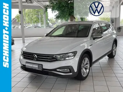 Gebraucht VW Passat Alltrack 200 PS (147 kW) 2023 Gletscherweiss (weiß) Kombi