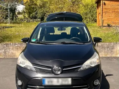 Gebraucht Toyota Verso 177 PS (130 kW) 2014 Schwarz Van / Kleinbus