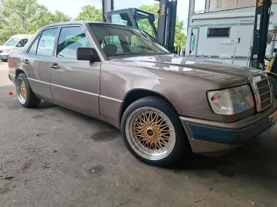 Gebraucht Mercedes E230 132 PS (97 kW) 1994 Braun Limousine