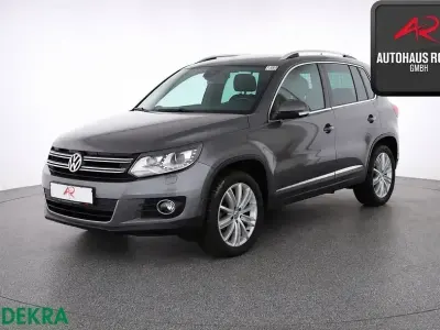 Gebraucht VW Tiguan CLUB 184 PS (135 kW) 2015 Grau SUV